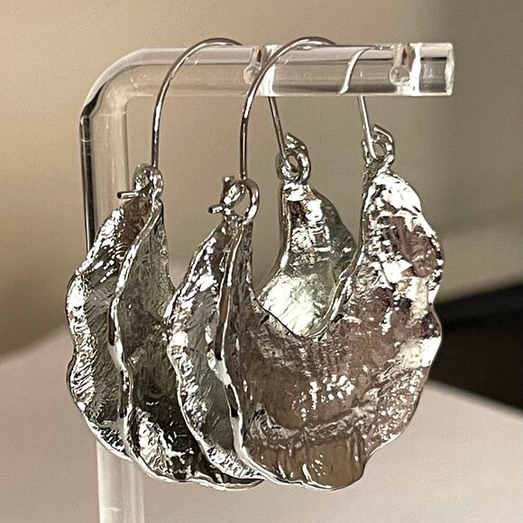 NEW Earrings Chunky Silver Molten Metal Crumpled Hoop Trending Jewelry JU24 - Picture 3 of 4